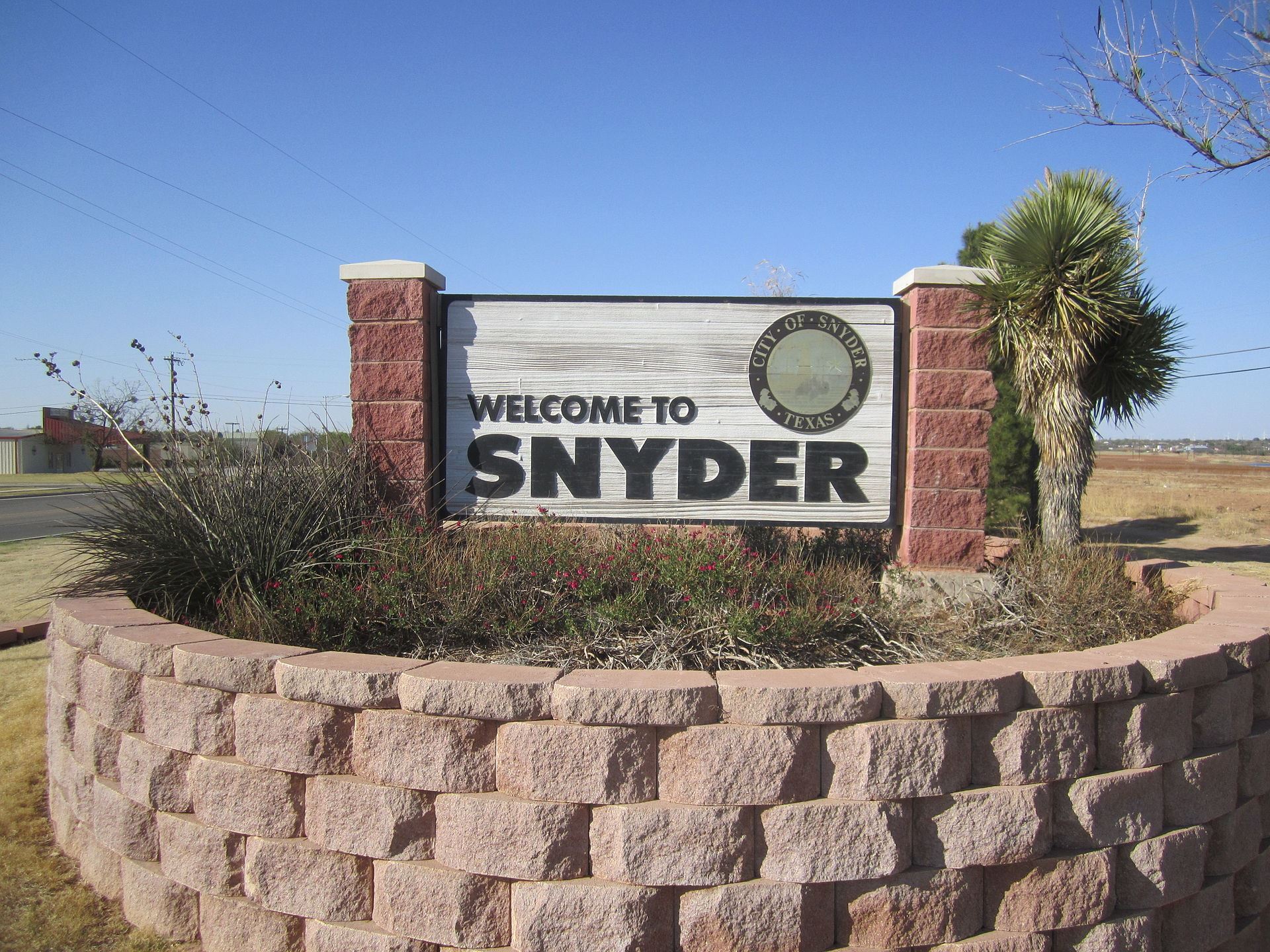 1920px-Revised_photo,_Snyder,_TX,_welcome_sign_IMG_1766